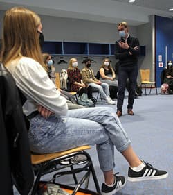 Arnaud Sauer (bac 1998), Professeur aux HUS, s'implique devant les lycéens contre la Covid-19
