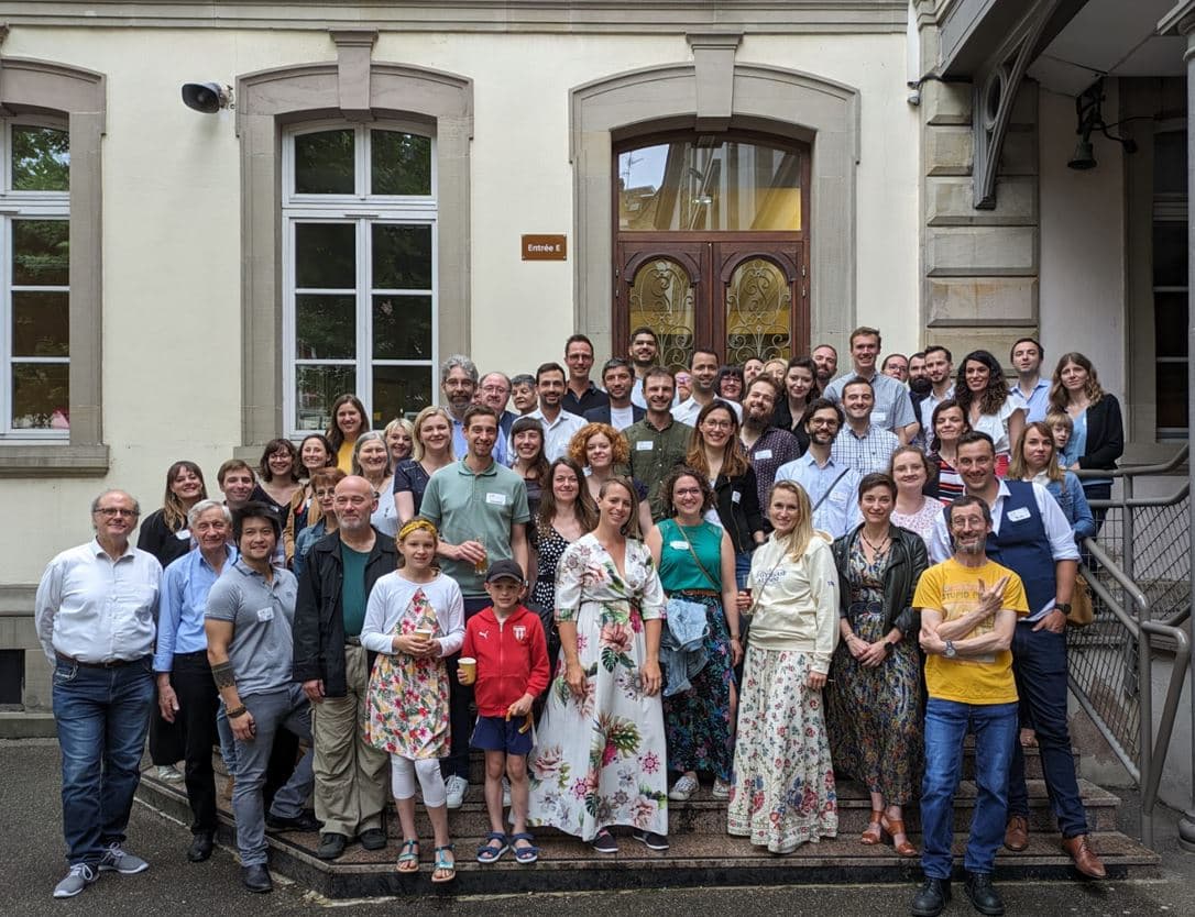 Le grand partage de convivialité des bacheliers 2004.